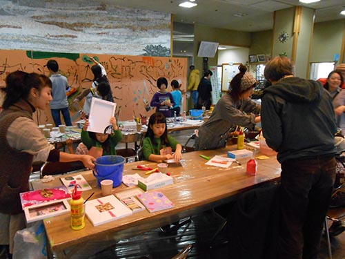 A scene from the interaction workshop with citizens held during artist-in-residence