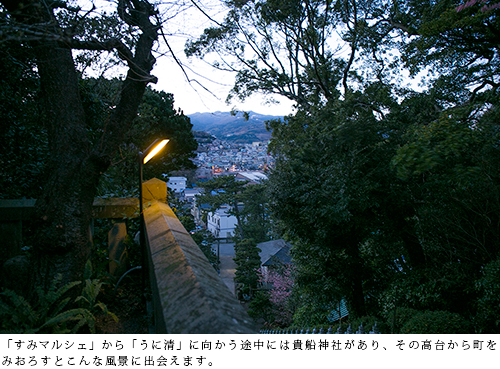 贵船神社位于从Sumi Marche到Unikiyo的途中，当你从山上俯瞰城镇时，你会看到这样的景色。