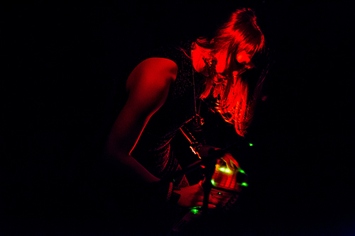 Tara Transitory performing “//gender|o|noise\” (Photo by Hideto Maezawa)