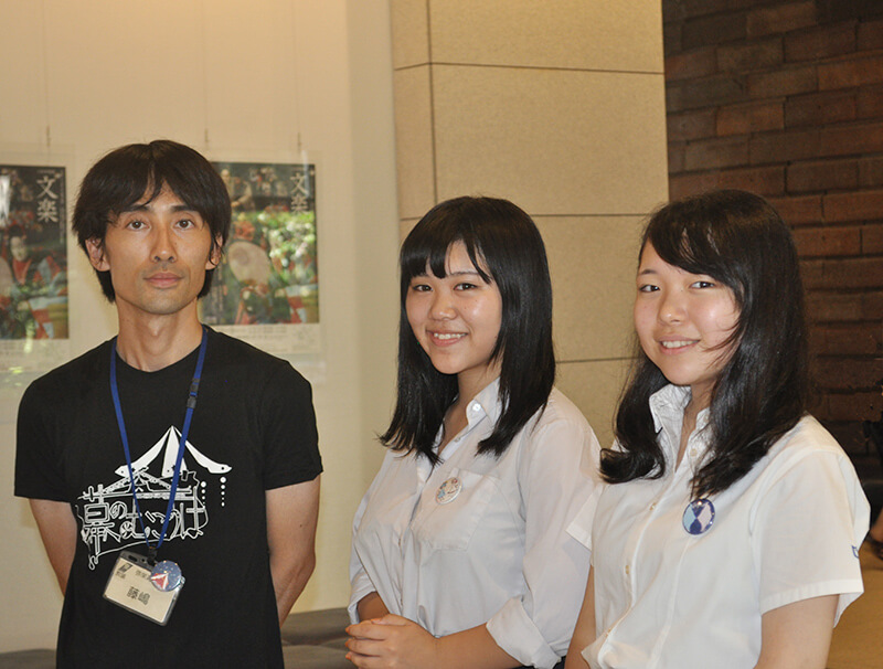 Yasaka High School Yukino Tozawa (center) Hiharu Tokunaga (right) Mr. Fujishima (left)