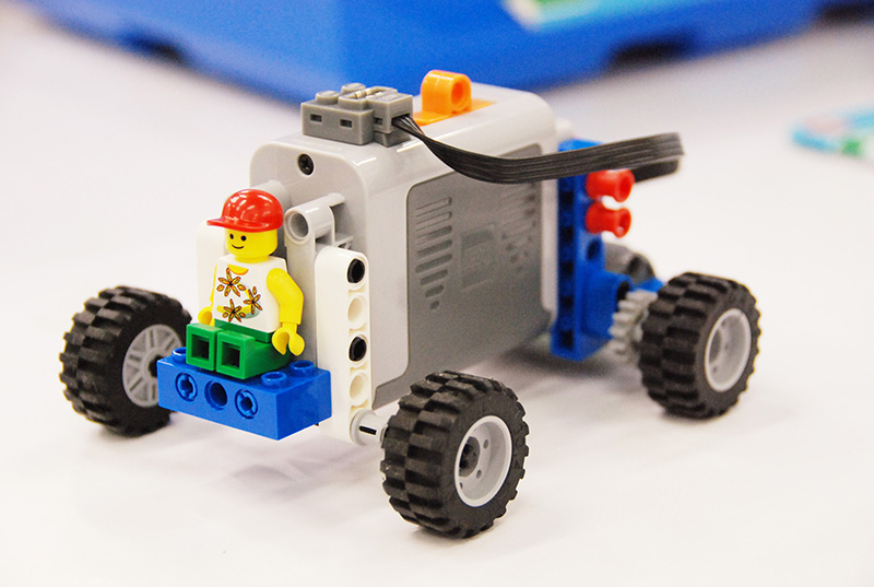 ロボット教室 「サイエンス&テクノロジー ~レゴで学ぶ科学の原理~ パワーカーを作る!」