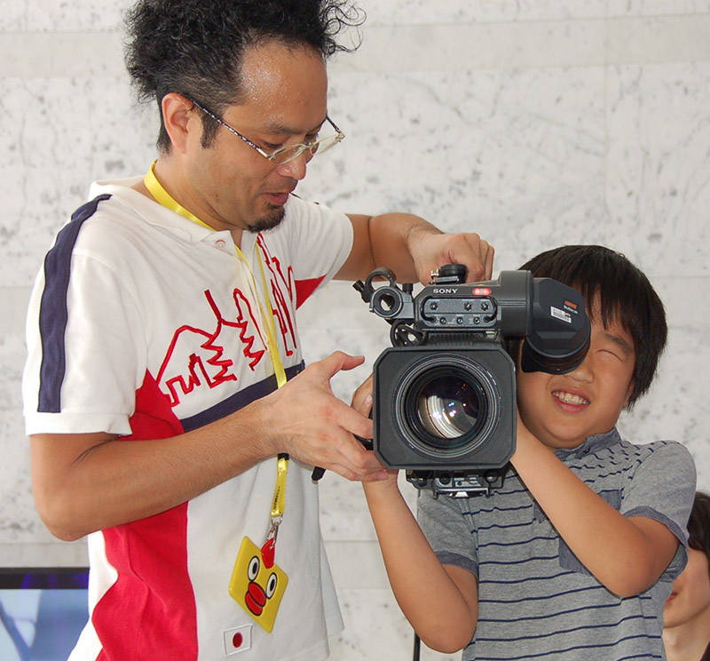 放送ライブラリー親子出前授業2013 日テレ体験教室 中継車がやってくる!