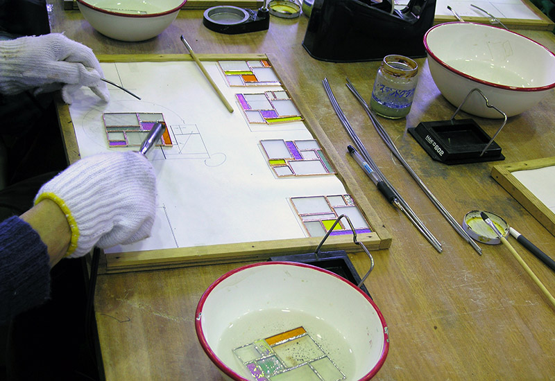 美術基礎講座 ステンドグラスのサンキャッチャーを作る