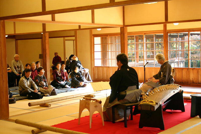 三溪園で過ごすお正月―横浜市指定有形文化財 鶴翔閣内部特別公開 筝曲演奏