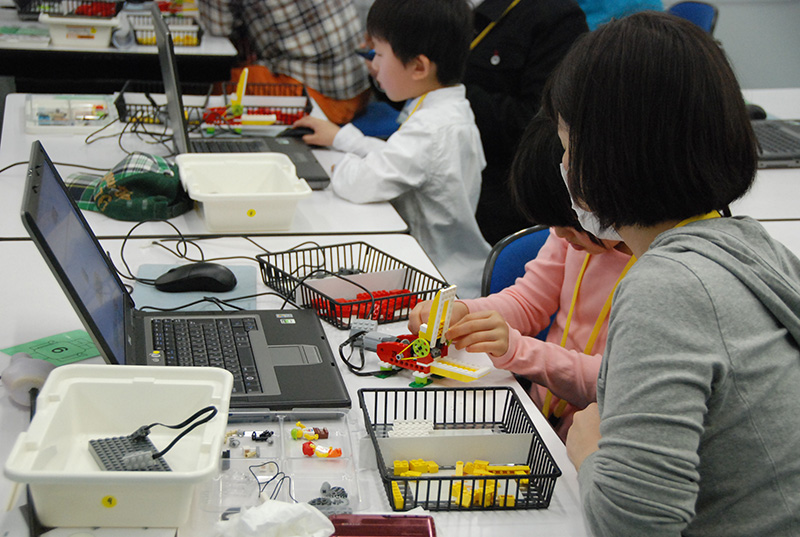 PC教室「初めてのプログラミング~レゴWeDo(親子教室)~」