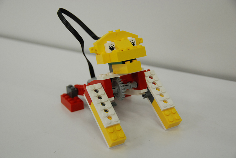 ロボット教室【親子教室】 「初めてのプログラミング ~レゴWeDoを使って~(ほえるライオン)」