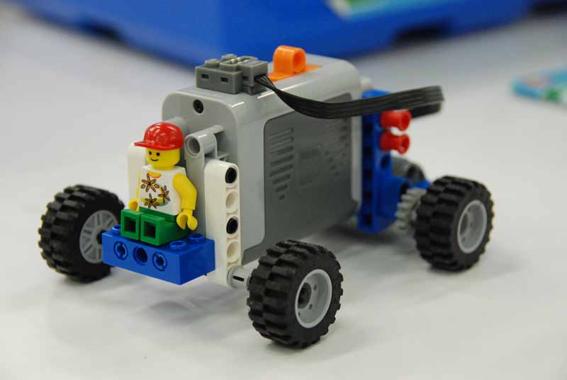 ロボット教室 「サイエンス&テクノロジー ~レゴで学ぶ科学の原理~ パワーカーを作る!」