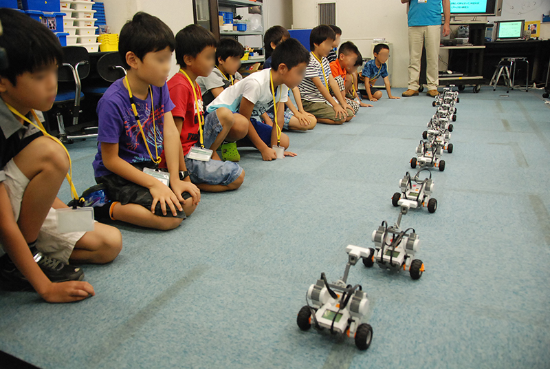 ロボット教室「ブロックロボットでプログラミングに挑戦 レゴNXT初級①(基本操作)」