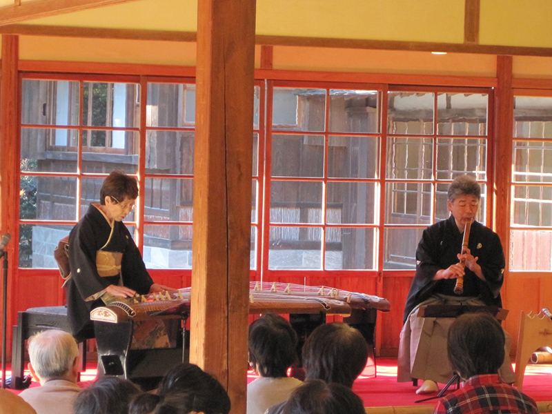 三溪園で過ごすお正月―横浜市指定有形文化財 鶴翔閣公開 筝曲演奏 「六段」「泉」「千鳥」「春の曲」「春の訪れ」など
