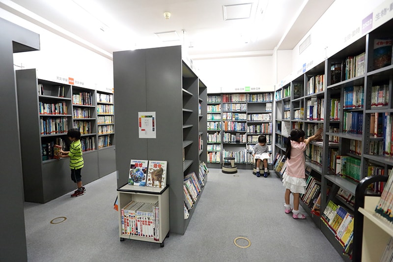 本の読み聞かせ -えほんでかがく-「むかいあわせ」