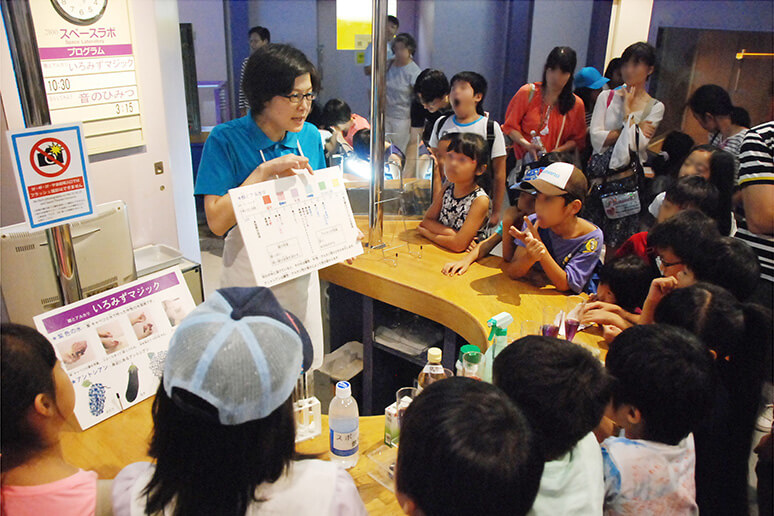 ミニ実験「うくの?しずむの? 水パワー」「NとSとで 磁石のちから」