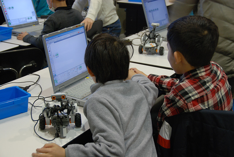 PC教室「ブロックロボットでプログラミングに挑戦 レゴNXT初級②」