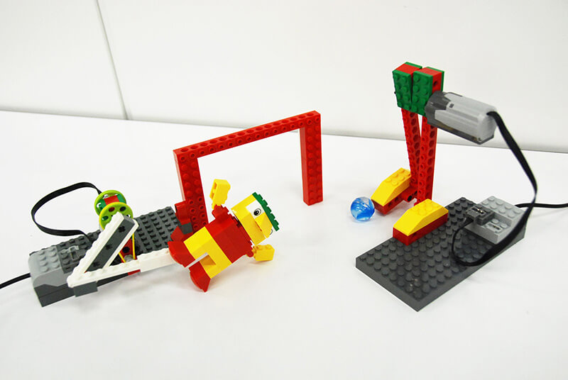 ロボット教室【親子教室】「初めてのプログラミング ~レゴWeDoを使って~(サッカー)」