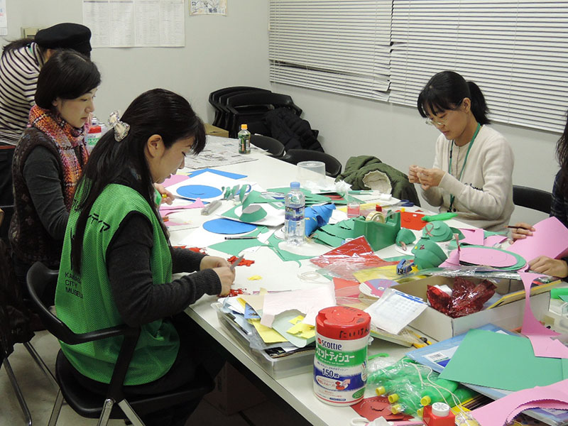 ワークショップ「ちぎり絵 オリジナルカード作り」