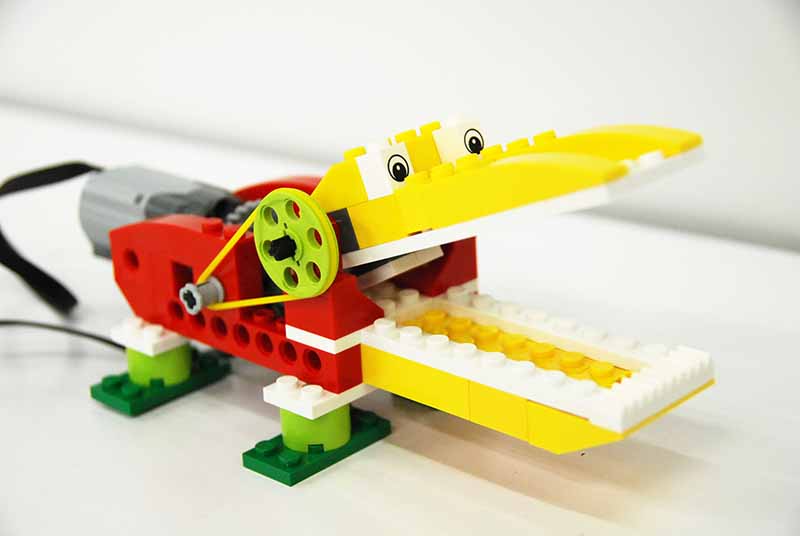 ロボット教室「初めてのプログラミング ~レゴWeDoを使って~(おなかをすかせたワニ)」