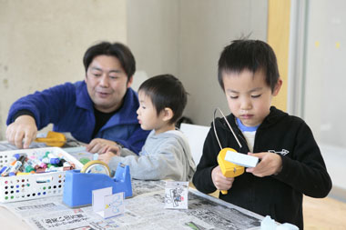 親子で楽しむ工作ワークショップ