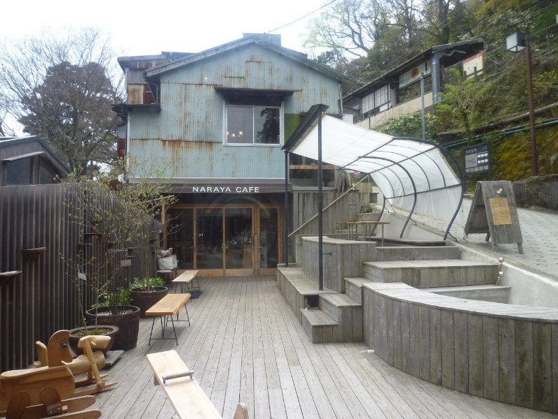 江戸時代創業の老舗旅館の流れを汲む、足湯のある人気カフェ!