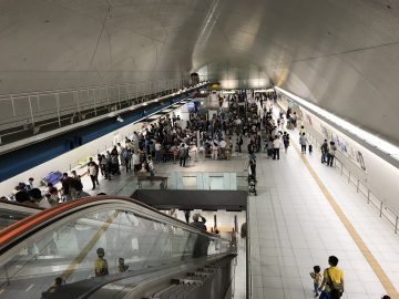 Mirai 地鐵（港口未來站檢票口大廳外）