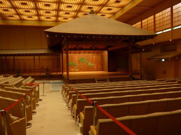 A Noh theater transformed into a museum! An art world where you can grin and think about deep themes