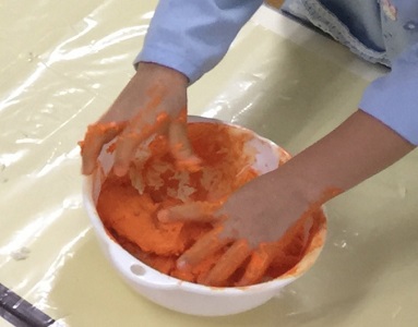 ハマキッズ・アートクラブ「粘土をつくろう」
