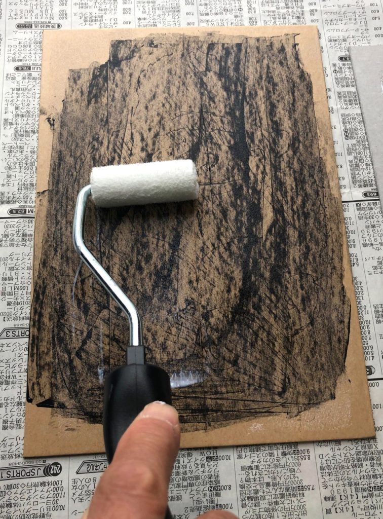 【d】 岩崎ミュージアム第445回企画展 齋藤眞紀 展 夏のワークショップ 『超簡単・だれでもできる、メディウム剥がしずり版画に挑戦!』