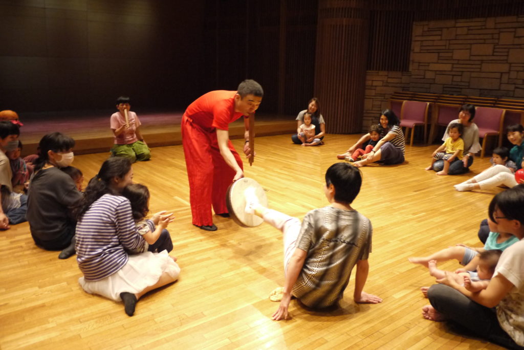 【d】 【オンライン配信】子育てはばくはつだぁ2020「奏でるカラダ」