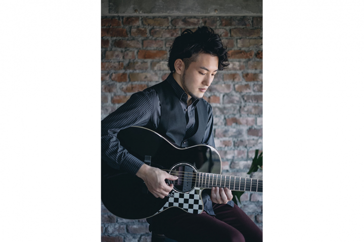 Seiji Igusa, a young solo guitarist who leads the acoustic guitar scene, is in the Kannai Hall!