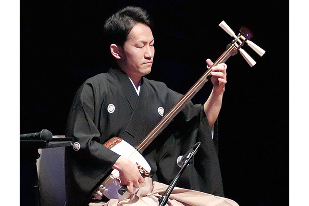 津軽じょんから節、津軽よされ節……津軽三味線の力強い音が心揺さぶる!