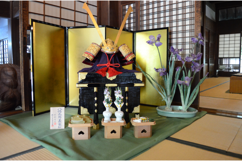 鯉のぼり、武者のぼり、兜飾りなどを展示