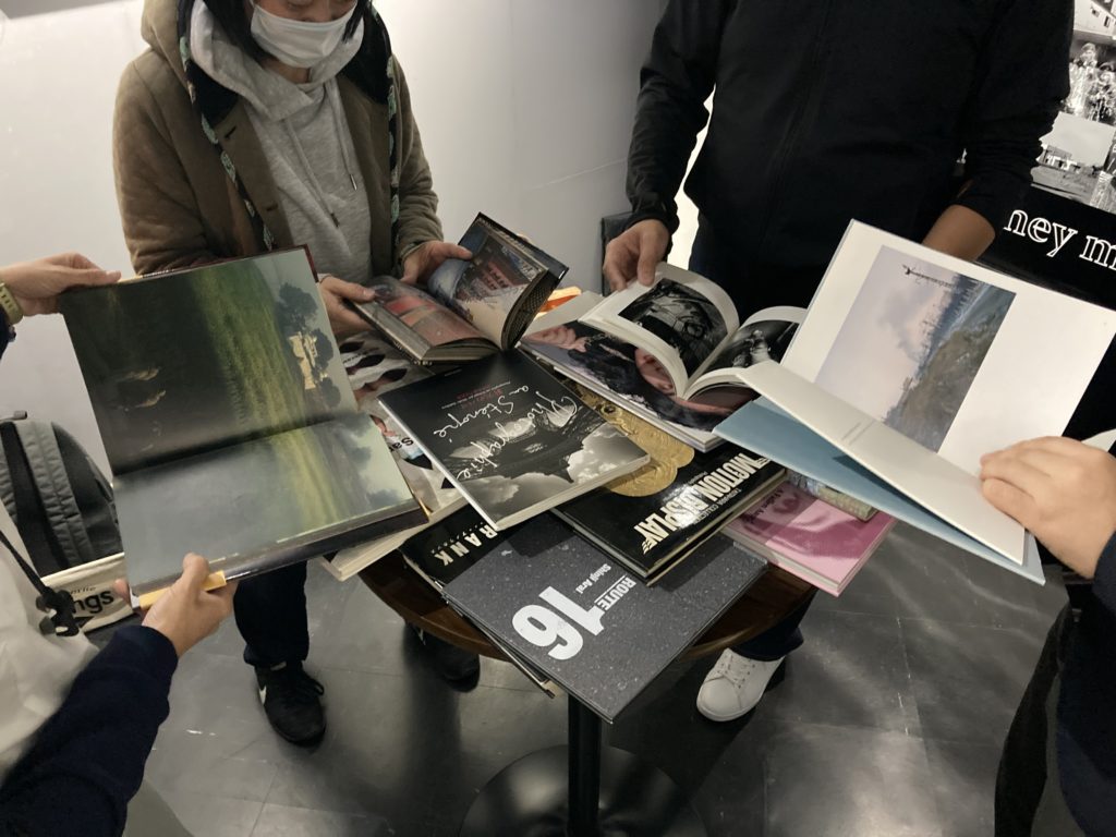 【d】 写真集バー