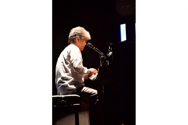 Takao Kisugi 的世界观编织的声学音乐会的瑰宝