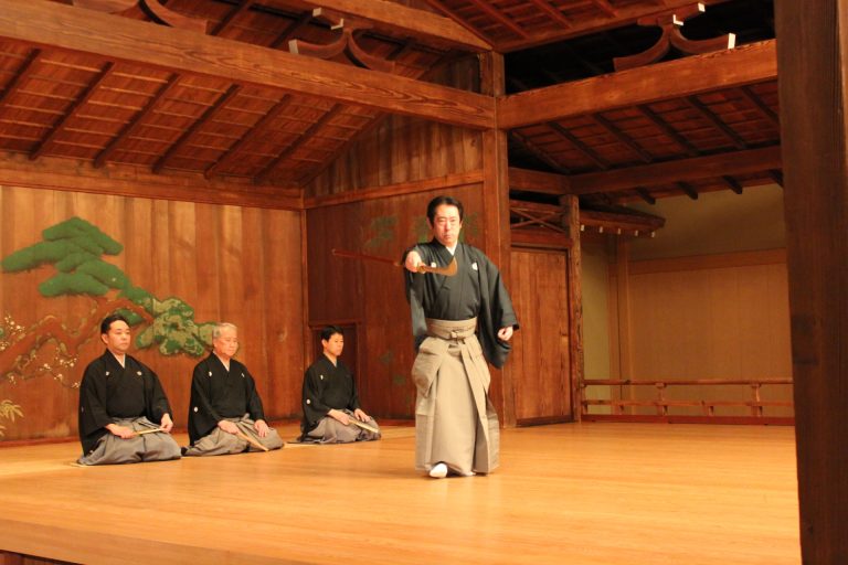 横浜能楽堂開館25周年を記念して、感謝の気持ちを込めたプログラム