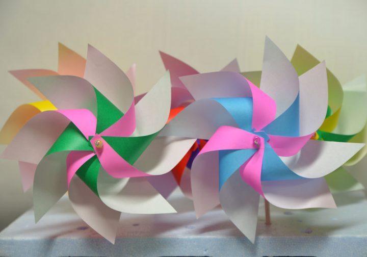 Free crafts such as double pinwheels and straw dragonflies made with origami.