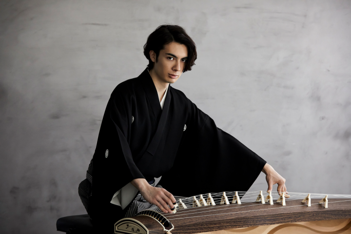 日本乐器的世界王子创造了超越流派的“日本声音”，从经典作品到熟悉的歌曲。