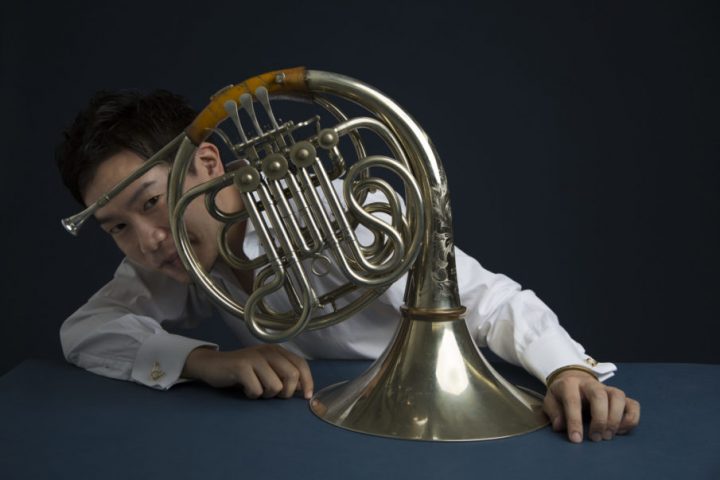 Live horn and piano performance! Enjoy a moment surrounded by the warm tone of the horn with your child