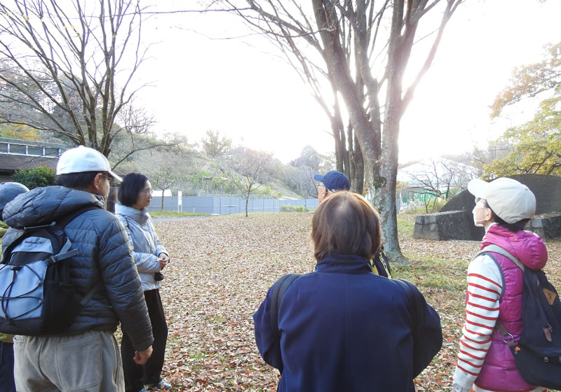 大人の自然かんさつ会と小枝の笛づくり