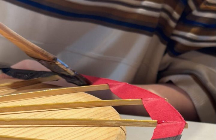 Glueing the edge of the lampshade together