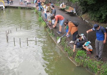 Image of Long-armed shrimp fishing tournament